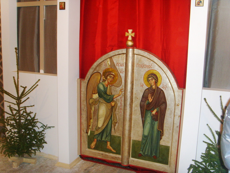 царские врата были подарены художником Ильей Кручининым. Раньше они были в Горенском монастыре в Иерусалиме